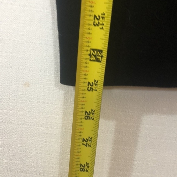 𝅺H &M black pencil skirt, size 8, like new! - Picture 6 of 6